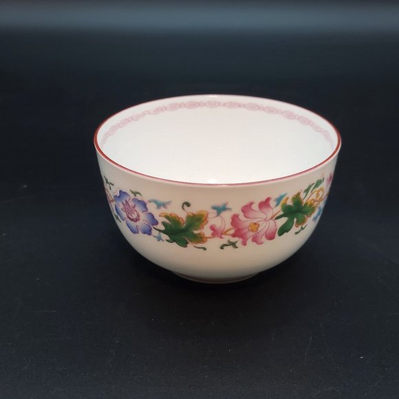 Wedgwood Creamer and Sugar Bowl plus 3 Saucers - Picture 7 of 11